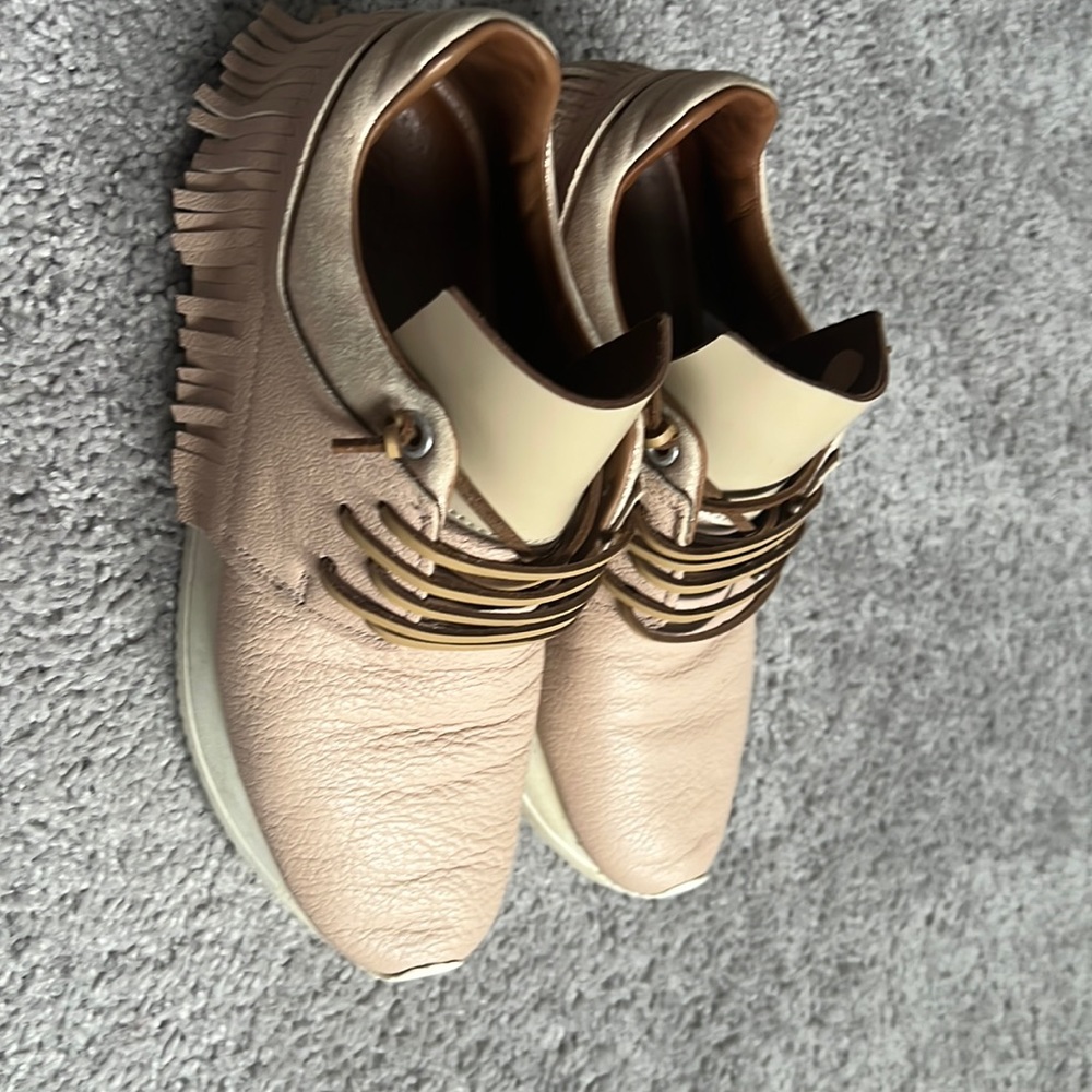 Blush pink esseutesse sneakers!